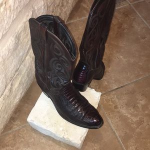 RODEO TIME!    Dan Post Burgandy 7 Stitch Boots
